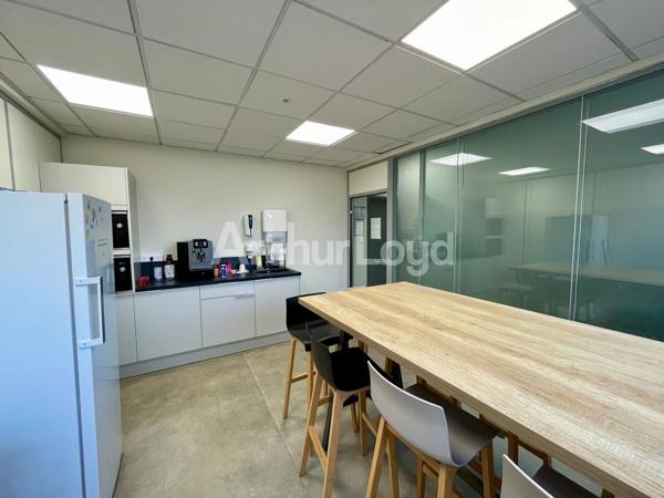 Bureaux à Louer Marcq-en-Baroeul - 250 m² Clés en Main au Croisé Laroche avec Parkings