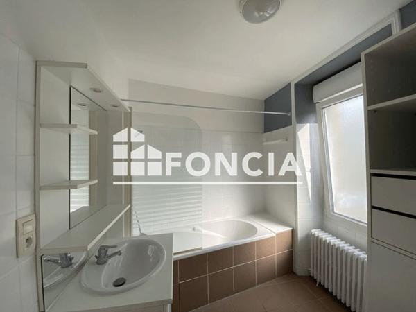 Location Appartement 3 pièces 61.7 m² - 16 RUE SAINT GILDAS Vannes 56000