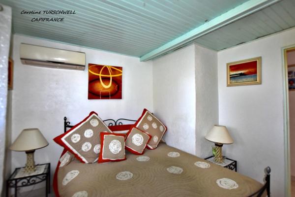 CAVALAIRE SUR MER (83) - EXCELLENT EMPLACEMENT - MAISON PRINCIPALE AVEC DEPENDANCE 128 M² SUR 1230 M² DE JARDIN PAYSAGE