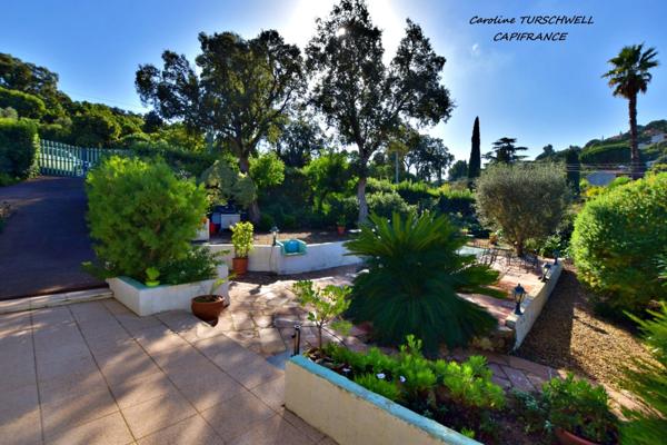 CAVALAIRE SUR MER (83) - EXCELLENT EMPLACEMENT - MAISON PRINCIPALE AVEC DEPENDANCE 128 M² SUR 1230 M² DE JARDIN PAYSAGE