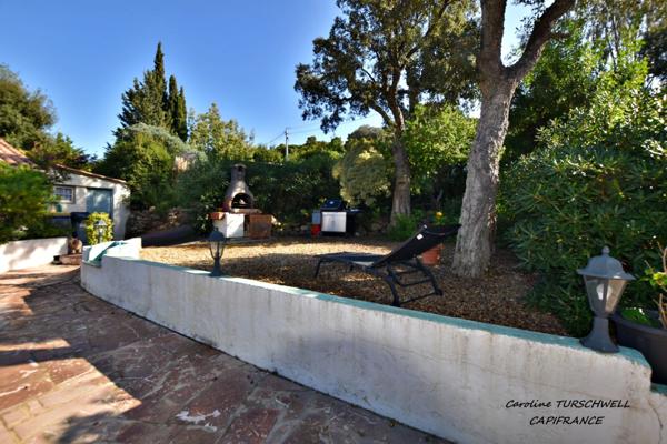 CAVALAIRE SUR MER (83) - EXCELLENT EMPLACEMENT - MAISON PRINCIPALE AVEC DEPENDANCE 128 M² SUR 1230 M² DE JARDIN PAYSAGE