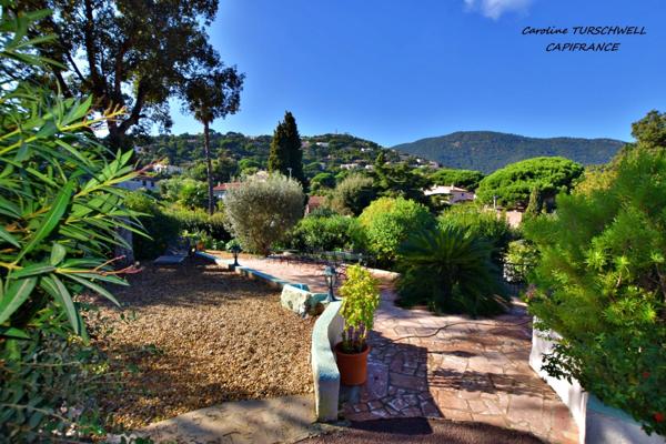 CAVALAIRE SUR MER (83) - EXCELLENT EMPLACEMENT - MAISON PRINCIPALE AVEC DEPENDANCE 128 M² SUR 1230 M² DE JARDIN PAYSAGE