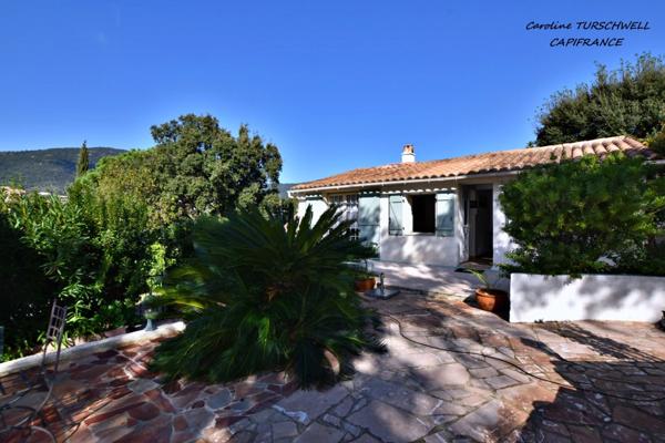 CAVALAIRE SUR MER (83) - EXCELLENT EMPLACEMENT - MAISON PRINCIPALE AVEC DEPENDANCE 128 M² SUR 1230 M² DE JARDIN PAYSAGE