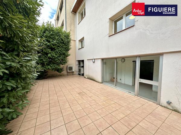 MAISON INDÉPENDANTE AVEC PARKING À LOUER EN CV