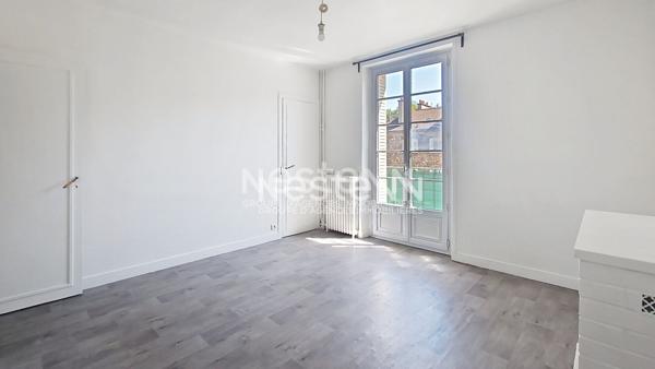 St Cyr l'Ecole proche gare : Appartement 2 pièces avec balcon et cave