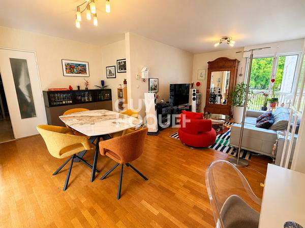 BESANÇON - Appartement T3 de 81 m²  Balcon avec vue sur le Doubs - Calme - Parking - Proche Boucle