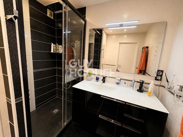 BESANÇON - Appartement T3 de 81 m²  Balcon avec vue sur le Doubs - Calme - Parking - Proche Boucle