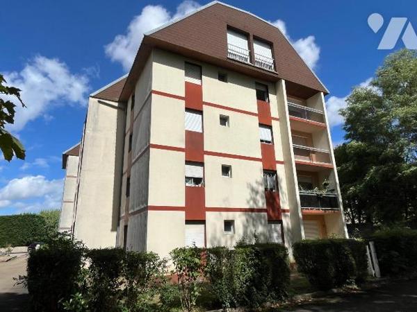 A VENDRE à AVALLON (89200), à proximité de tous commerces, et proche du centre ville.
UN BIEN ...