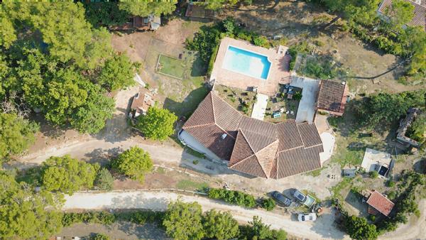 Maison familiale 180 m2 avec studio indépendant piscine, 4000 m2