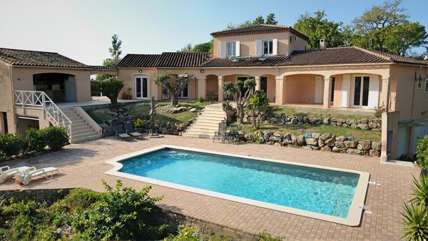 Maison familiale 180 m2 avec studio indépendant piscine, 4000 m2
