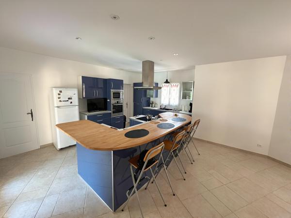Maison familiale 180 m2 avec studio indépendant piscine, 4000 m2