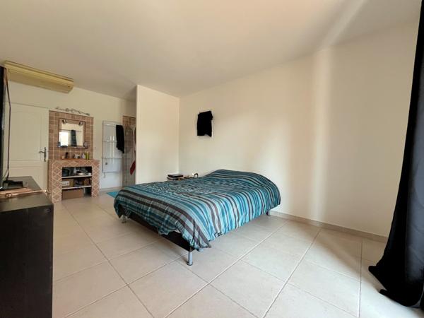 Maison familiale 180 m2 avec studio indépendant piscine, 4000 m2