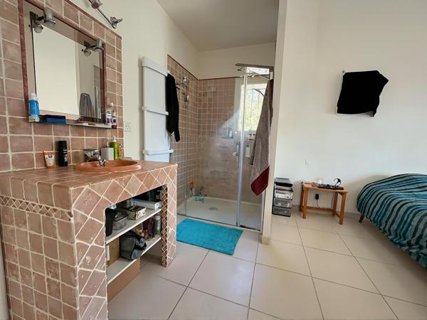 Maison familiale 180 m2 avec studio indépendant piscine, 4000 m2