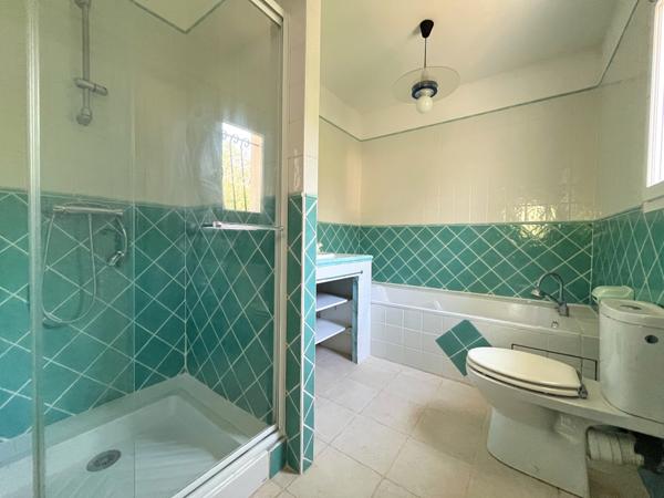 Maison familiale 180 m2 avec studio indépendant piscine, 4000 m2