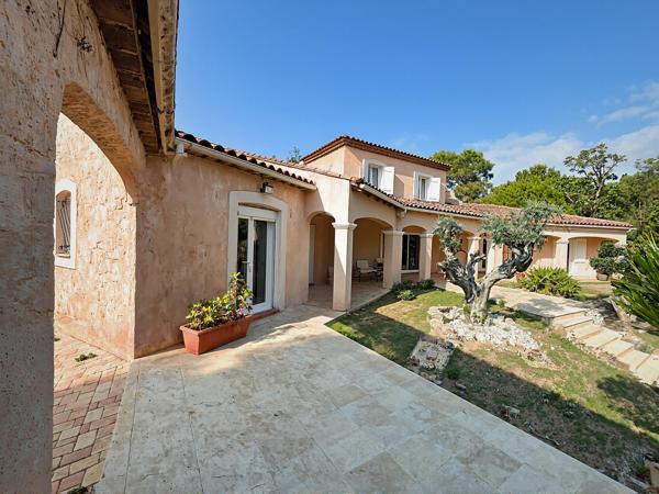 Maison familiale 180 m2 avec studio indépendant piscine, 4000 m2