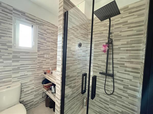 Maison familiale 180 m2 avec studio indépendant piscine, 4000 m2
