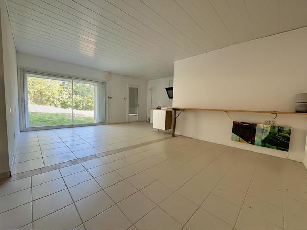 Maison familiale 180 m2 avec studio indépendant piscine, 4000 m2