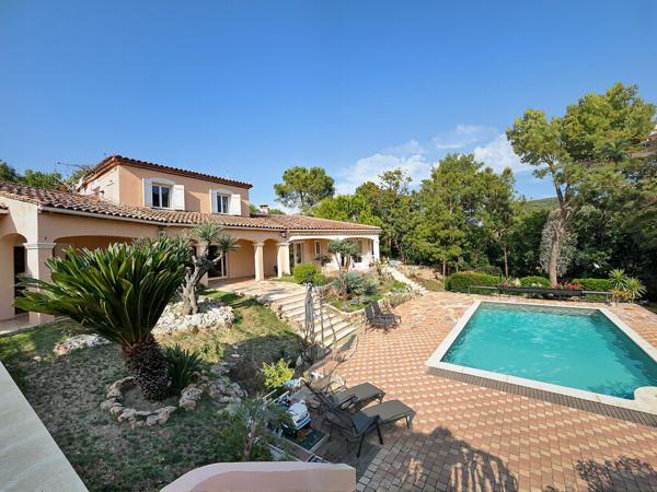 Maison familiale 180 m2 avec studio indépendant piscine, 4000 m2