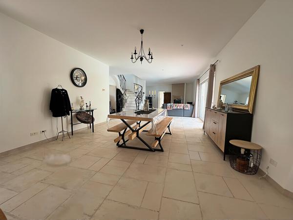 Maison familiale 180 m2 avec studio indépendant piscine, 4000 m2