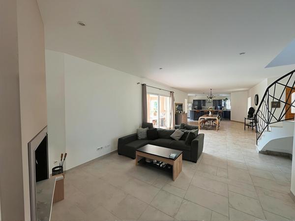 Maison familiale 180 m2 avec studio indépendant piscine, 4000 m2