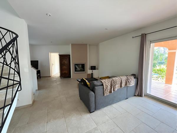 Maison familiale 180 m2 avec studio indépendant piscine, 4000 m2