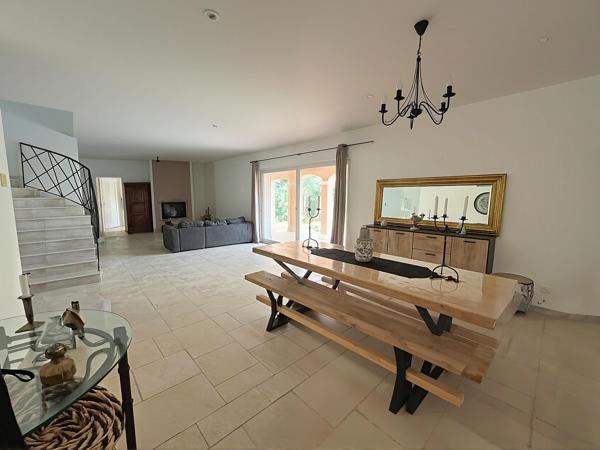 Maison familiale 180 m2 avec studio indépendant piscine, 4000 m2