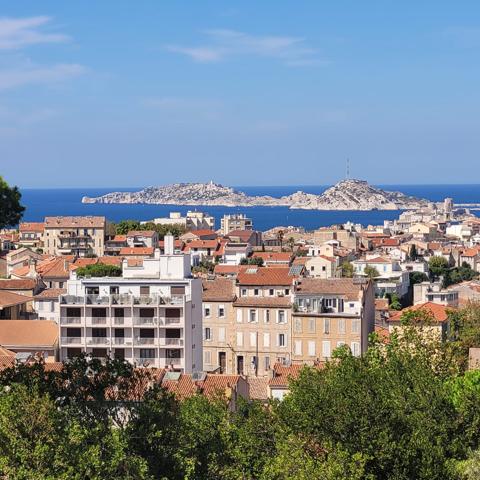 Marseille (13007) SECTEUR PRIVILEGIE 7ème BELLE MAISON DE MAITRE T4/5 + Grand T2 indépendant