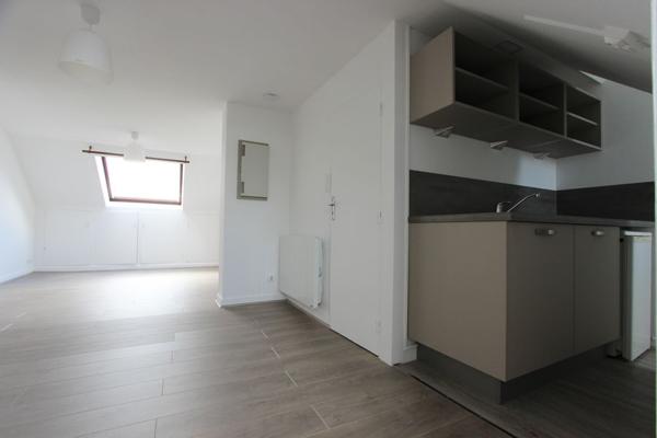UN STUDIO RÉNOVÉ, EN CENTRE HISTORIQUE DE QUIMPER. -
