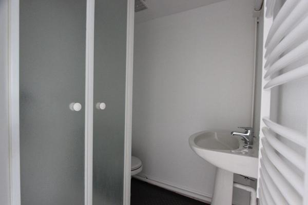 UN STUDIO RÉNOVÉ, EN CENTRE HISTORIQUE DE QUIMPER. -