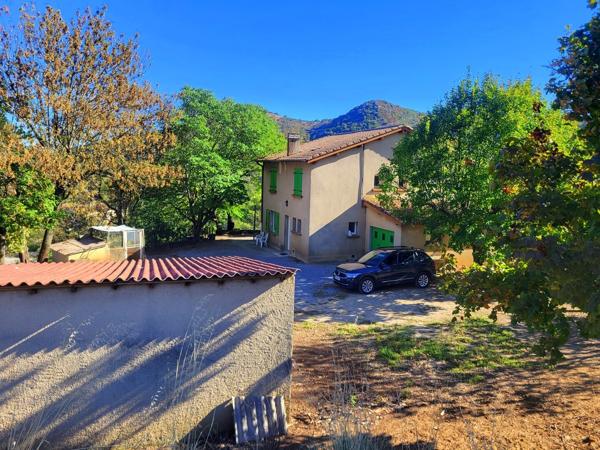 Maison individuelle de 150 m² avec dépendances sur 2,9 ha de terrain
