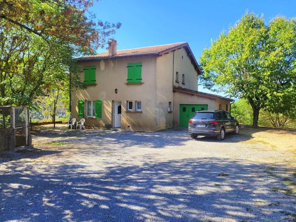 Maison individuelle de 150 m² avec dépendances sur 2,9 ha de terrain