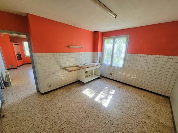 Maison individuelle de 150 m² avec dépendances sur 2,9 ha de terrain