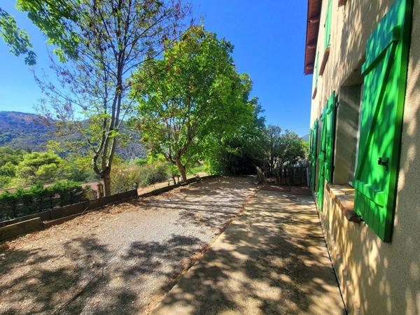 Maison individuelle de 150 m² avec dépendances sur 2,9 ha de terrain