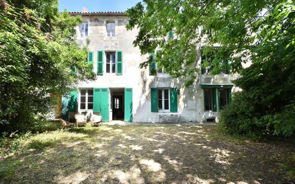 Maison à vendre    13 pièces •  Saint-Martin-de-Ré