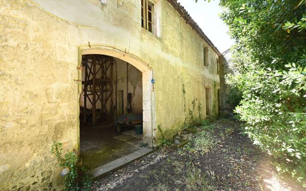 Maison à vendre    13 pièces •  Saint-Martin-de-Ré