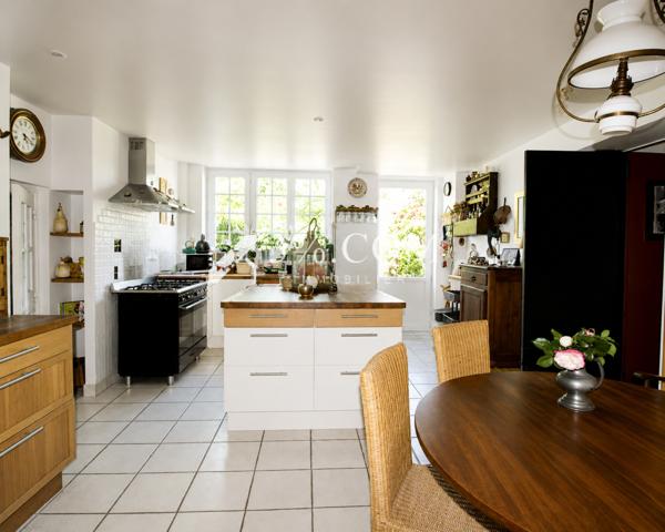 Maison
                                                                                                                                                                                                                                                                                                                        9 pièce(s)                                                                                                                                                                                                          7 chambre(s)                                                                                                                                                                                                          290  m²