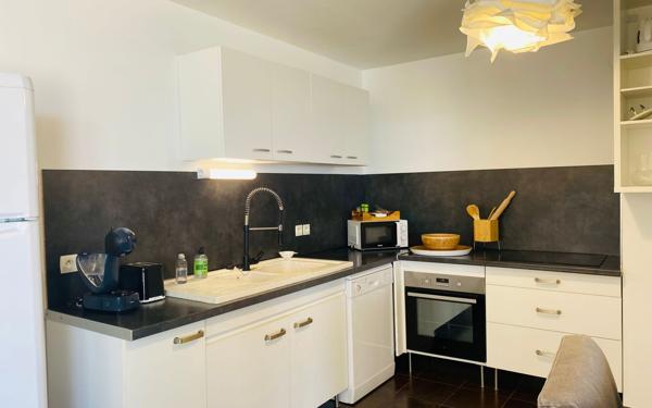 Appartement à louer    3 pièces •    Mèze