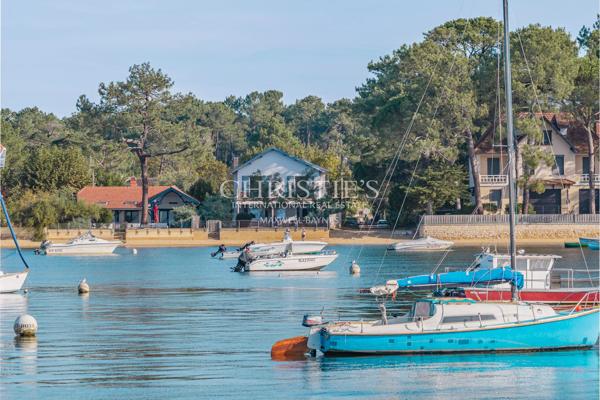 Presqu’île du Ferret, à CLAOUEY, 1ère ligne charmante de 150m² avec 5  suites.