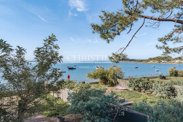 Presqu’île du Ferret, à CLAOUEY, 1ère ligne charmante de 150m² avec 5  suites.