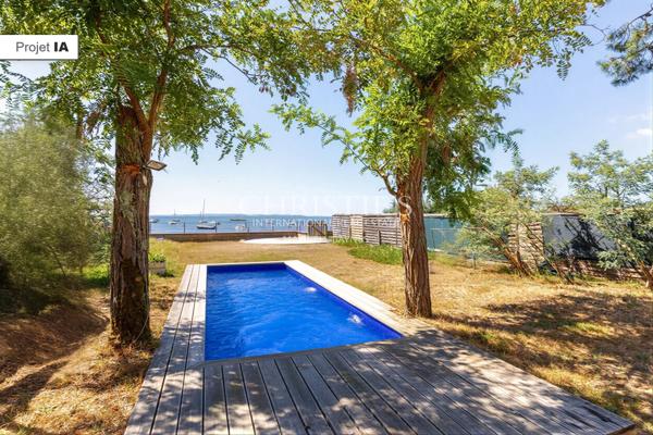 Presqu’île du Ferret, à CLAOUEY, 1ère ligne charmante de 150m² avec 5  suites.
