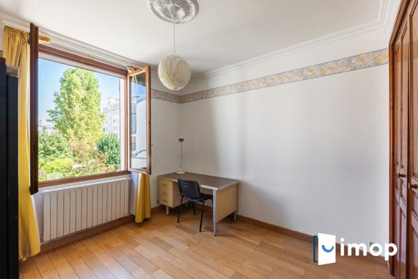 Quartier Mairie. 2mn RERA. Maison familiale 4/5ch. Jardin