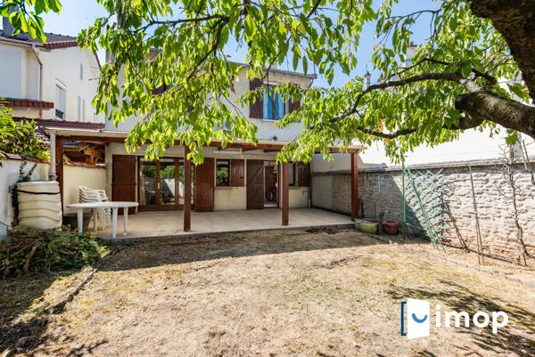 Quartier Mairie. 2mn RERA. Maison familiale 4/5ch. Jardin