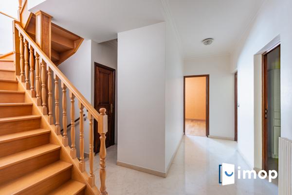 Quartier Mairie. 2mn RERA. Maison familiale 4/5ch. Jardin