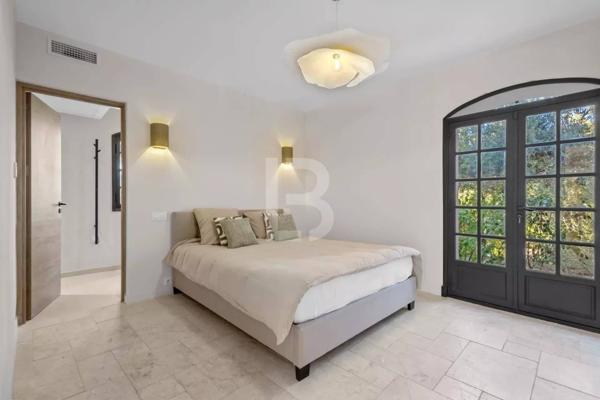 Luxueuse propriété à vendre dans le prestigieux quartier de Castellaras