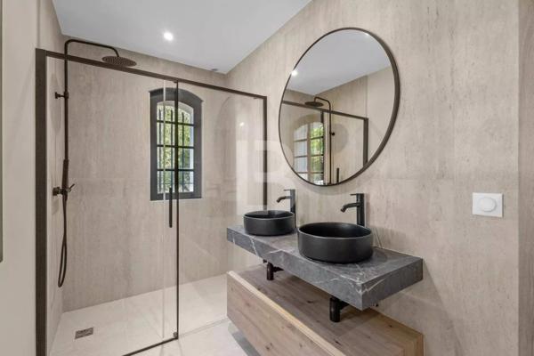 Luxueuse propriété à vendre dans le prestigieux quartier de Castellaras