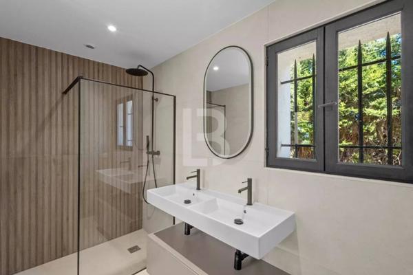 Luxueuse propriété à vendre dans le prestigieux quartier de Castellaras