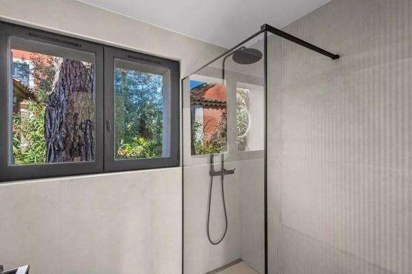 Luxueuse propriété à vendre dans le prestigieux quartier de Castellaras