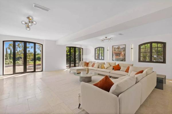 Luxueuse propriété à vendre dans le prestigieux quartier de Castellaras