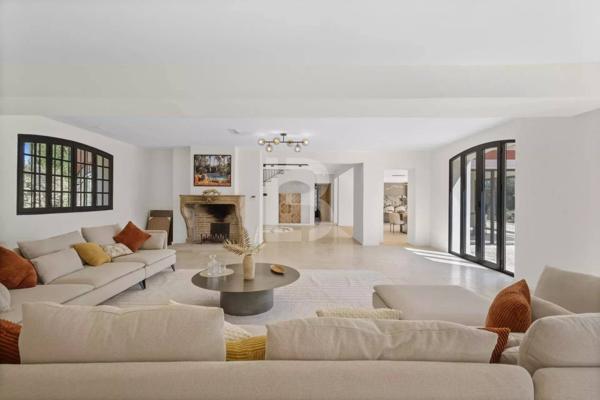 Luxueuse propriété à vendre dans le prestigieux quartier de Castellaras