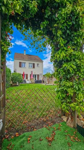 Maison à vendre BRUYERES LE CHATEL (91) 6 pièces, en excellent état avec garage sur terrain clos de 275 m².